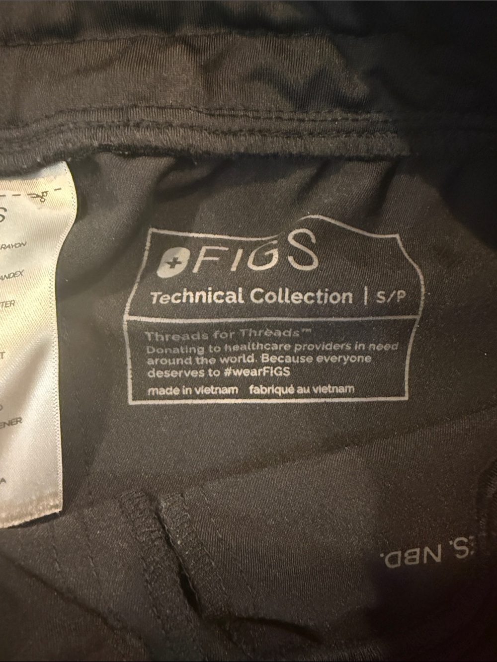 Figs Women’s Black Jogger-Style Scrub Set - size small - Picture 10 of 11